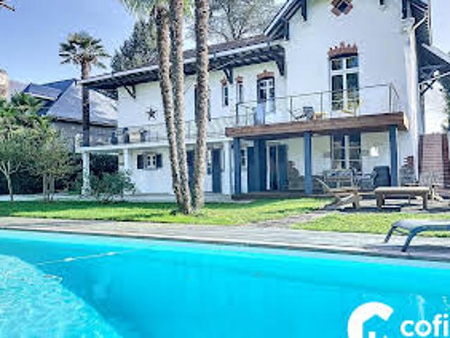 Maison avec Piscine et Jardin