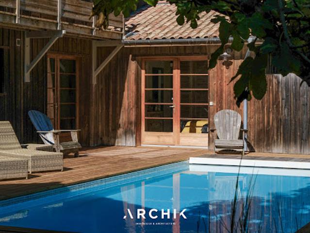 Maison avec piscine et jardin