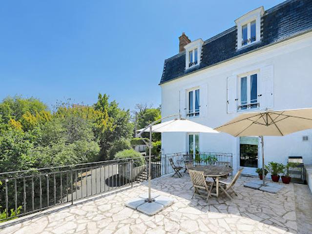 Maison avec piscine et jardin