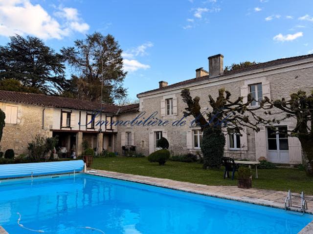 Maison avec piscine et jardin