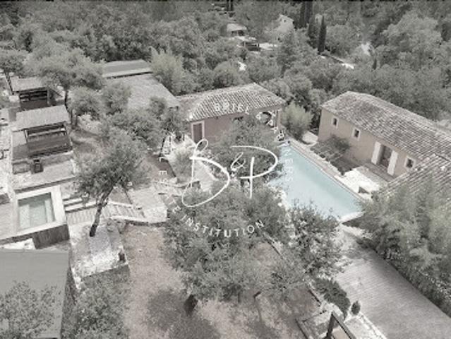Maison avec piscine et jardin