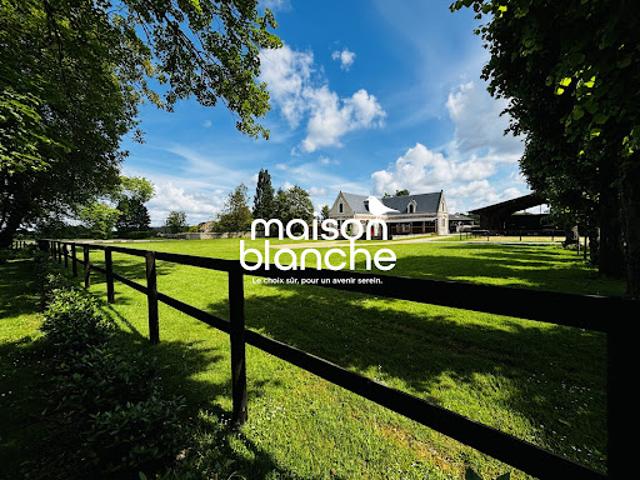Maison avec piscine et jardin
