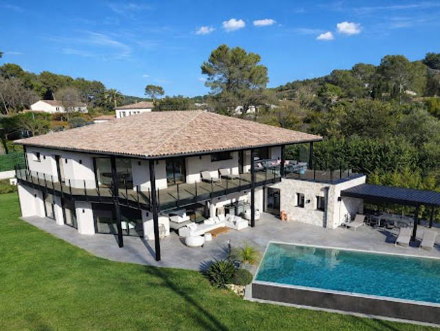 Maison avec piscine et jardin
