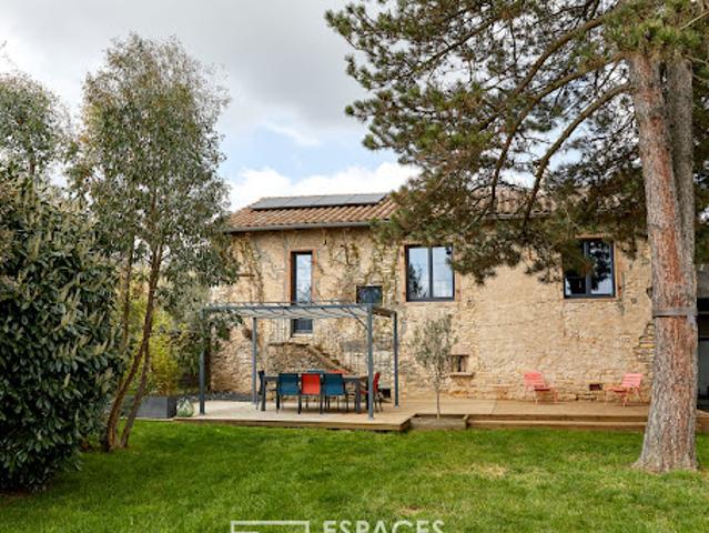 Maison avec piscine et jardin