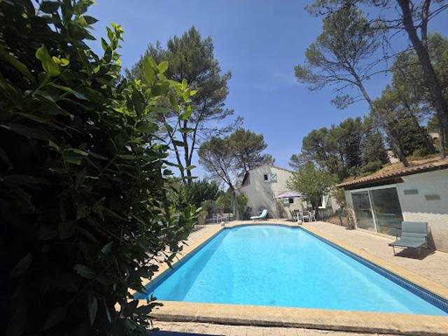 Maison avec piscine et jardin