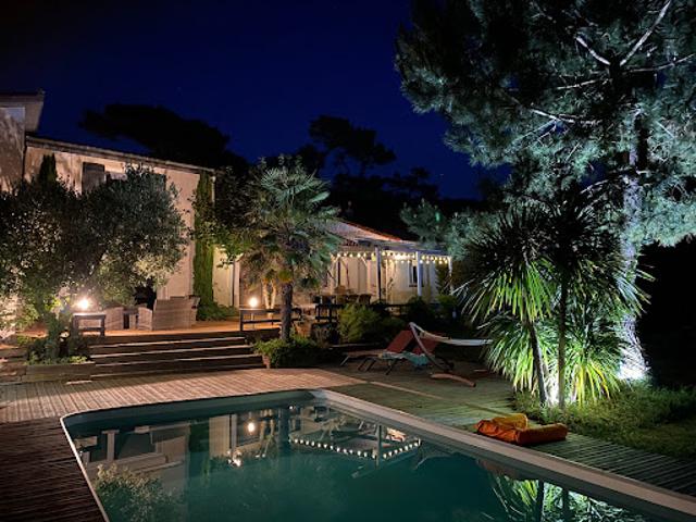 Maison avec piscine et jardin