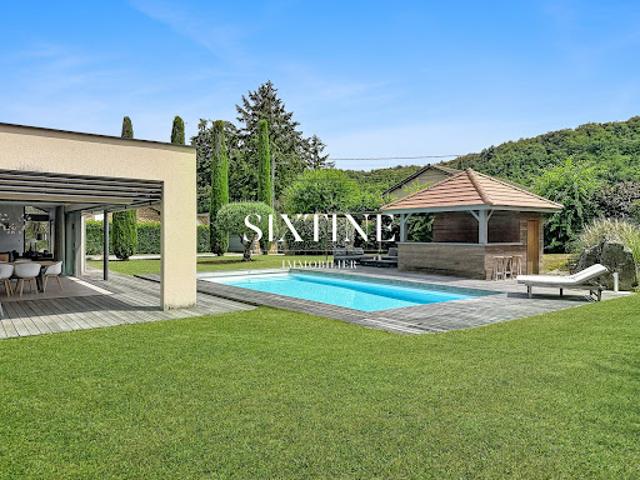 Maison avec piscine et jardin