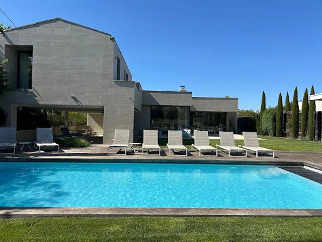 Maison avec piscine et jardin