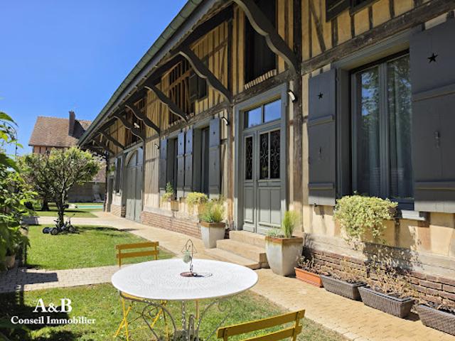 Maison avec piscine et jardin