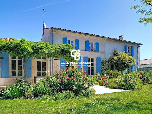Maison avec piscine et jardin