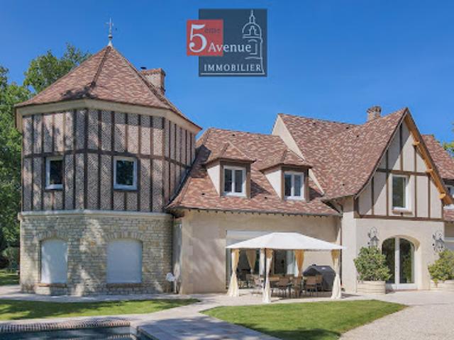 Maison avec piscine et jardin