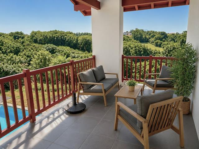 Maison avec piscine et jardin