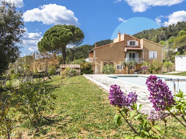 Maison avec piscine et jardin