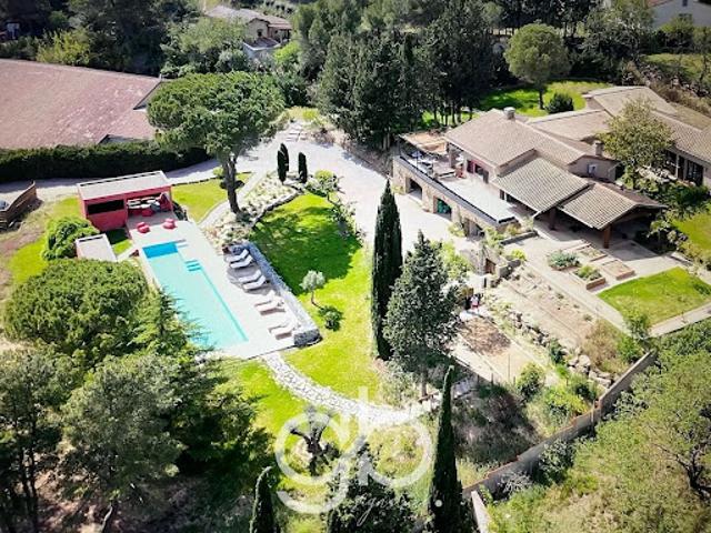 Maison avec piscine et jardin