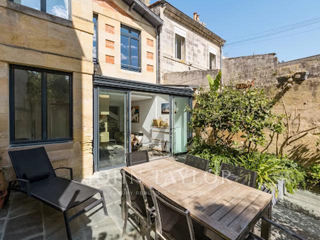 Maison avec piscine et jardin