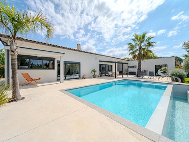 Maison avec piscine et jardin