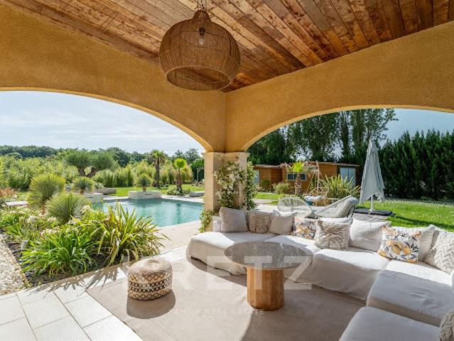 Maison avec piscine et jardin