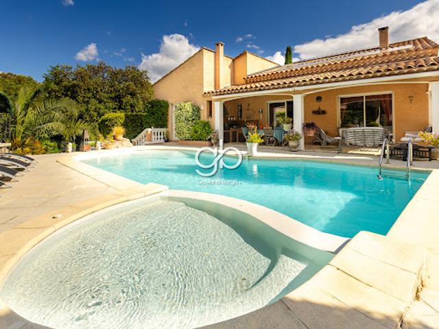 Maison avec piscine et jardin