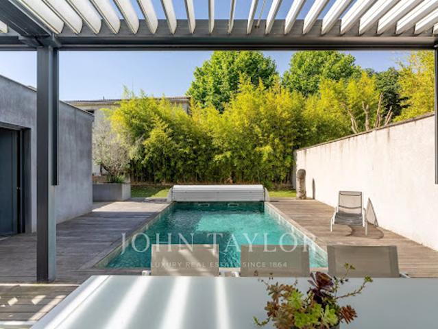 Maison avec piscine et jardin