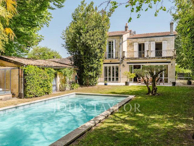 Maison avec piscine et jardin