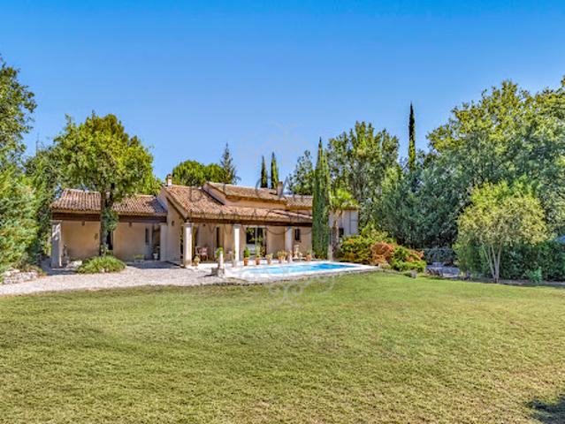 Maison avec piscine et jardin