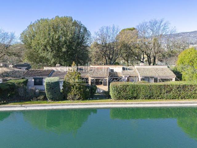 Maison avec piscine et jardin