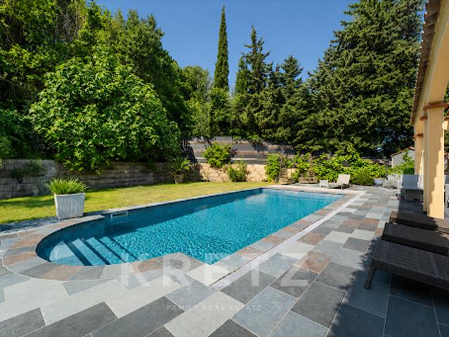 Maison avec piscine et jardin