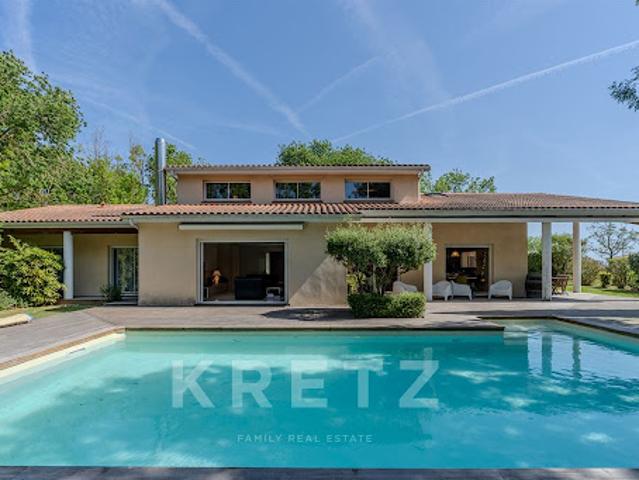 Maison avec piscine et jardin