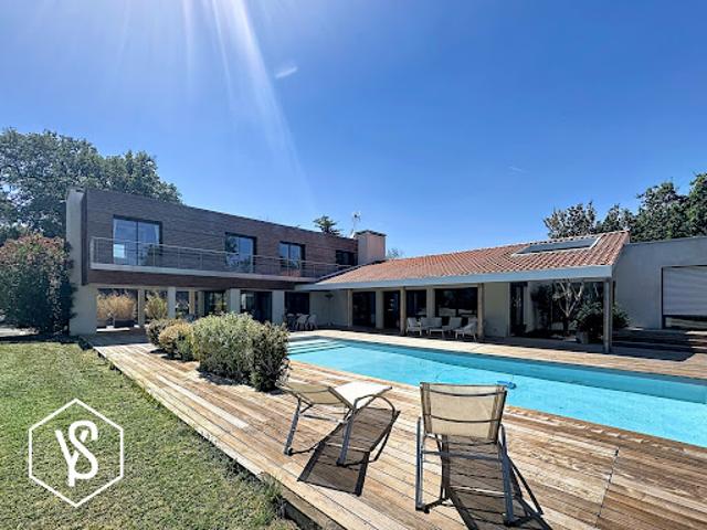 Maison avec piscine et jardin