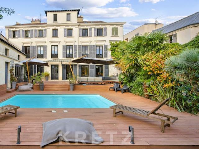 Maison avec piscine et jardin
