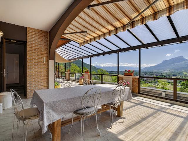 Maison avec piscine et terrasse