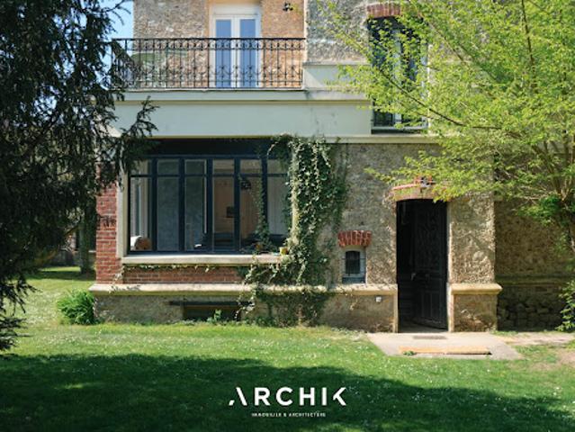 Maison avec piscine et jardin