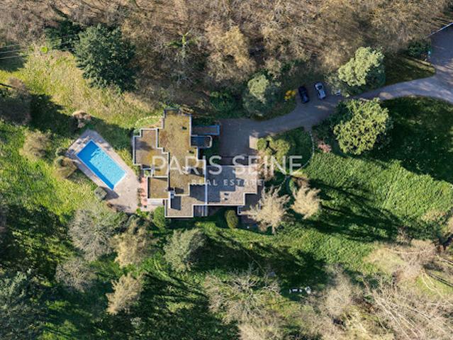 Maison avec piscine et jardin