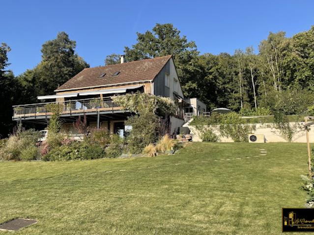 Maison avec piscine et jardin