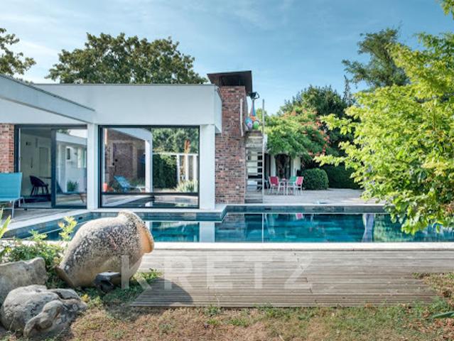 Maison avec piscine et jardin