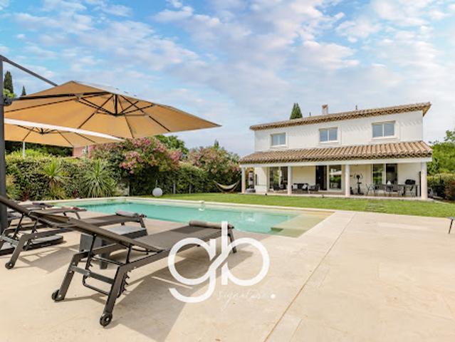Maison avec piscine et jardin