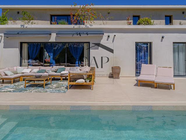 Maison avec piscine et jardin