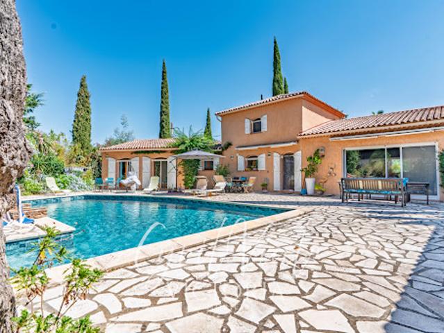 Maison avec piscine et jardin