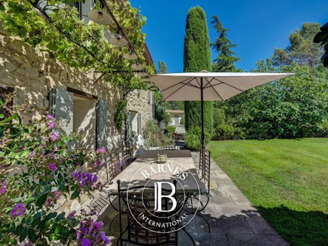 Maison avec piscine et jardin