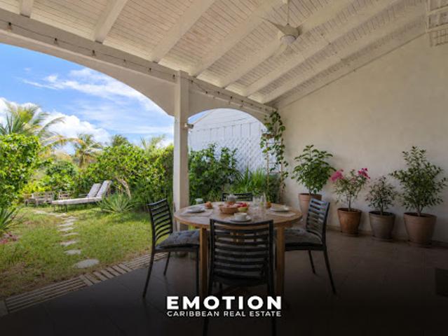 Maison avec piscine et jardin