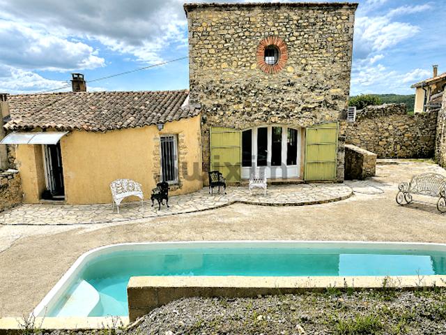 Maison avec piscine et jardin