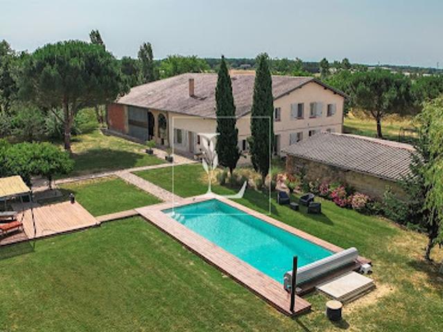 Maison avec piscine et jardin