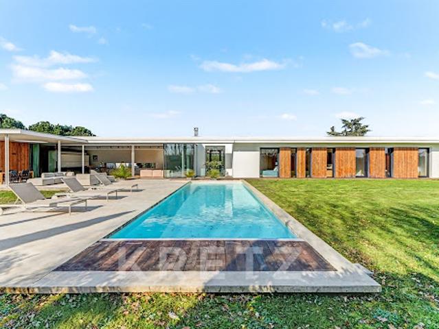 Maison avec piscine et jardin