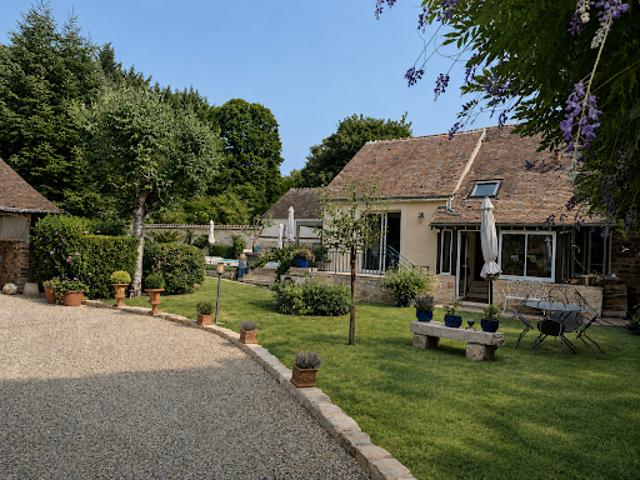 Maison avec piscine et jardin