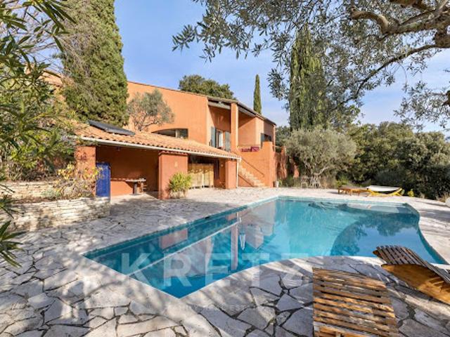 Maison avec piscine et jardin