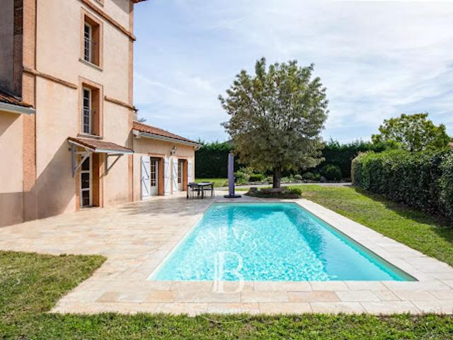 Maison avec piscine et jardin