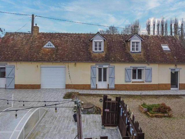 Maison avec piscine et plan d'eau sur plus de 5000 m²