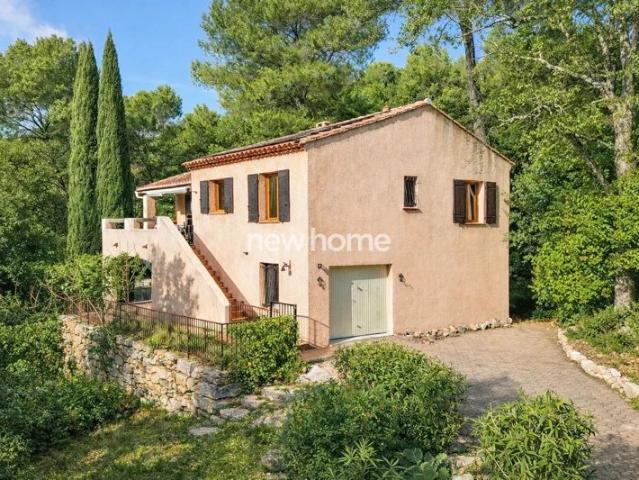 Maison avec piscine et proche des commerces