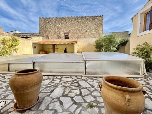 Maison avec piscine et remise