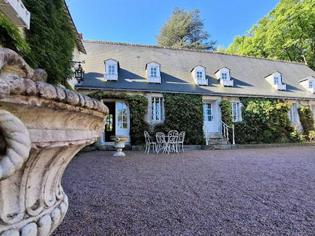 Maison avec piscine et terrasse